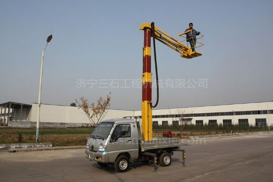 點擊查看詳細信息<br>標題：小型高空作業(yè)車 閱讀次數(shù)：2674